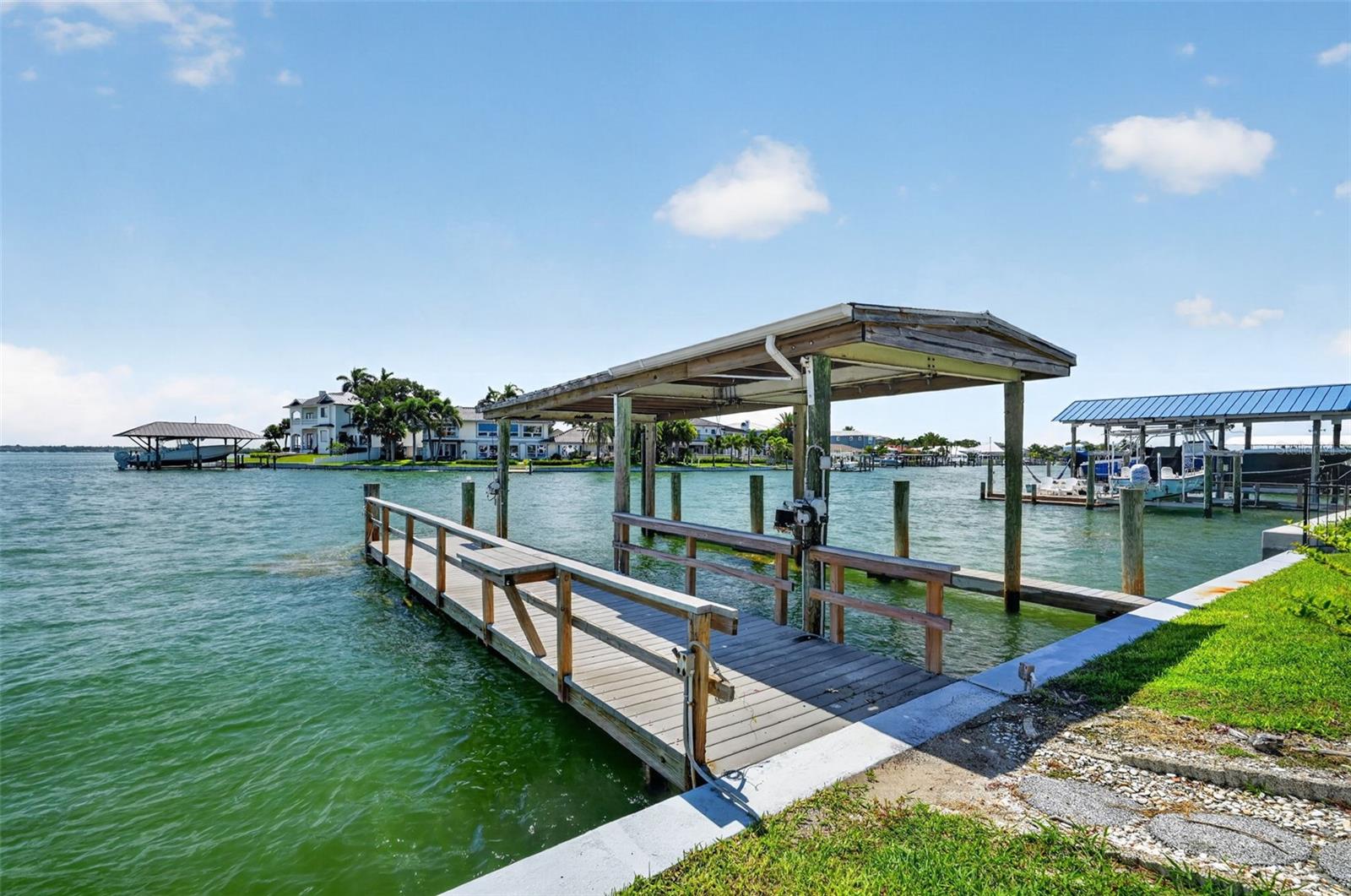 891 ISLAND WAY