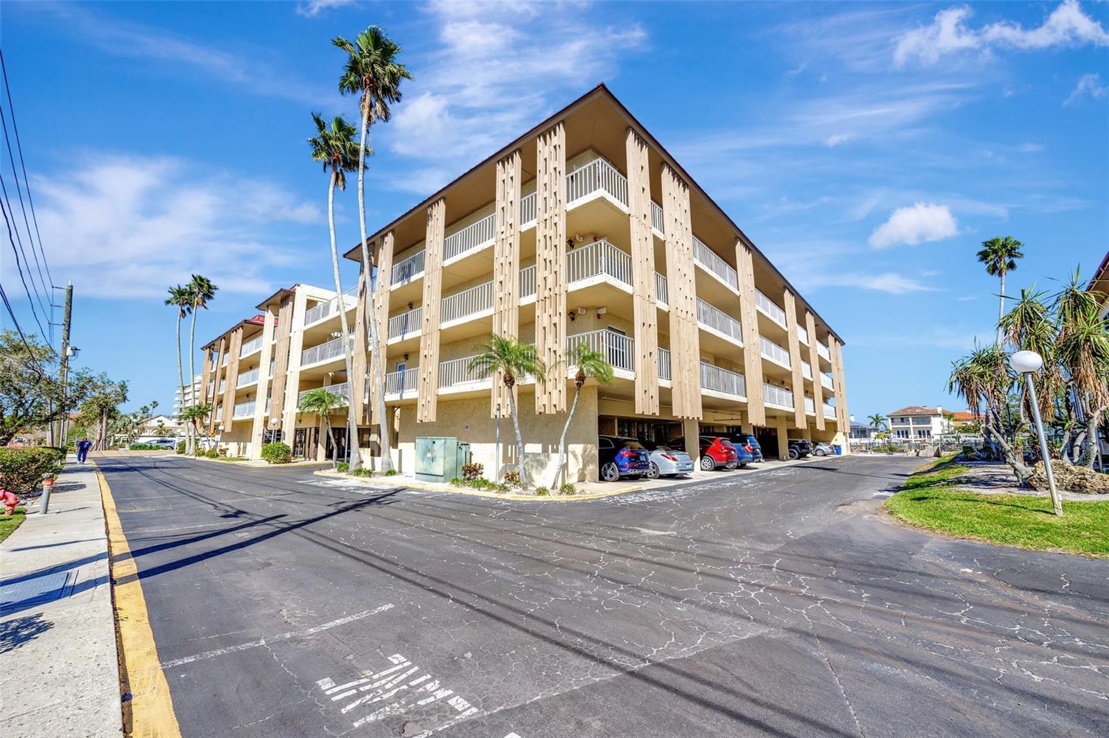 113 ISLAND WAY #241
