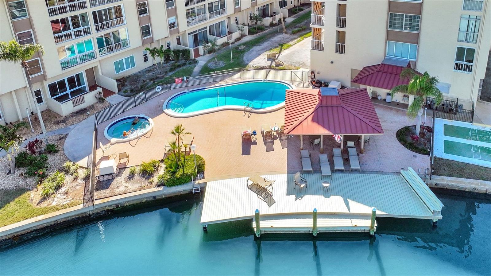 113 ISLAND WAY #241