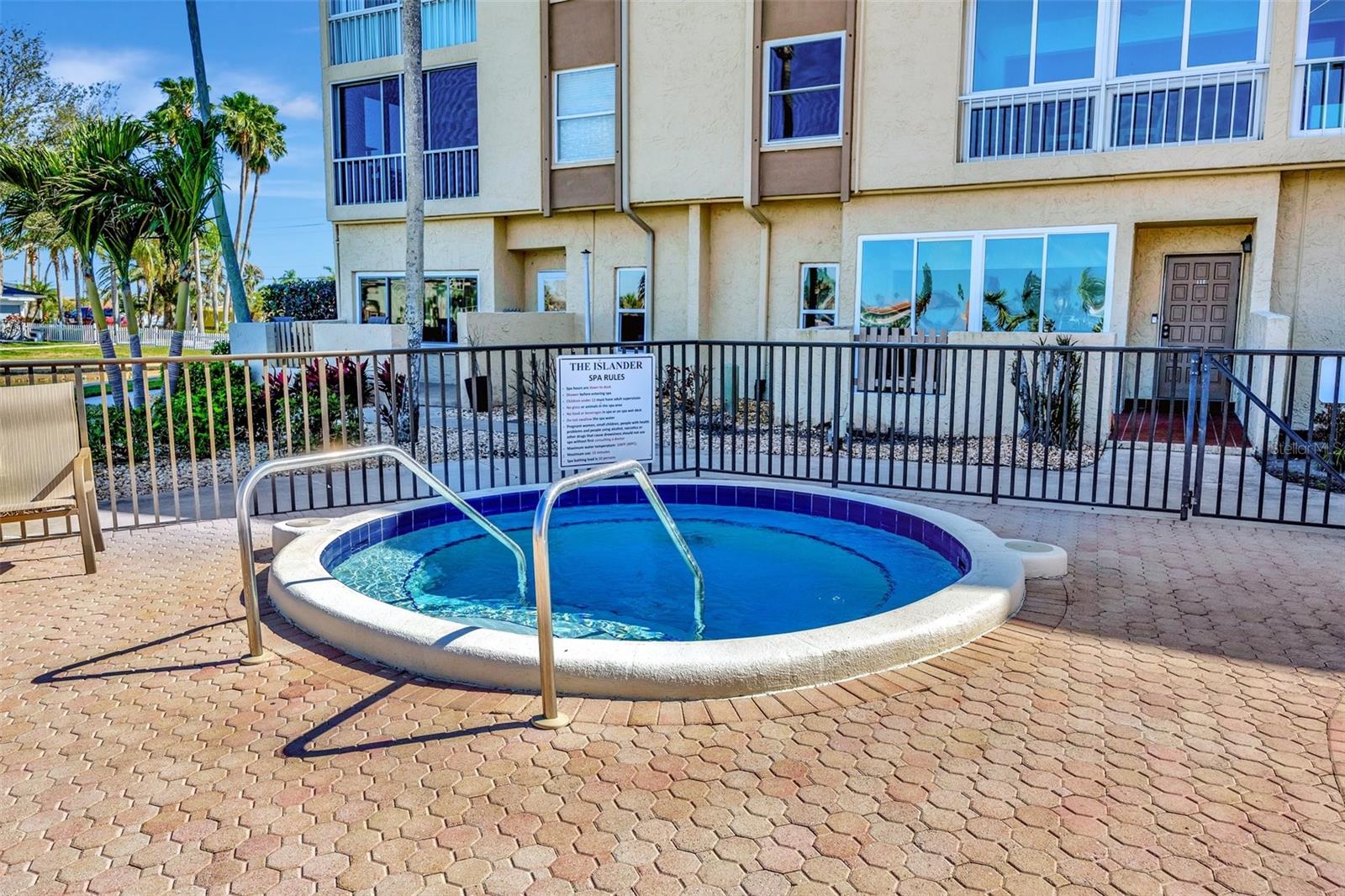113 ISLAND WAY #241