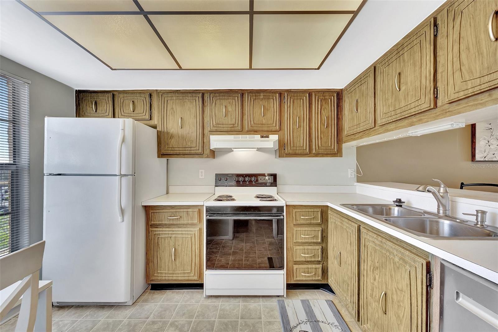 113 ISLAND WAY #241