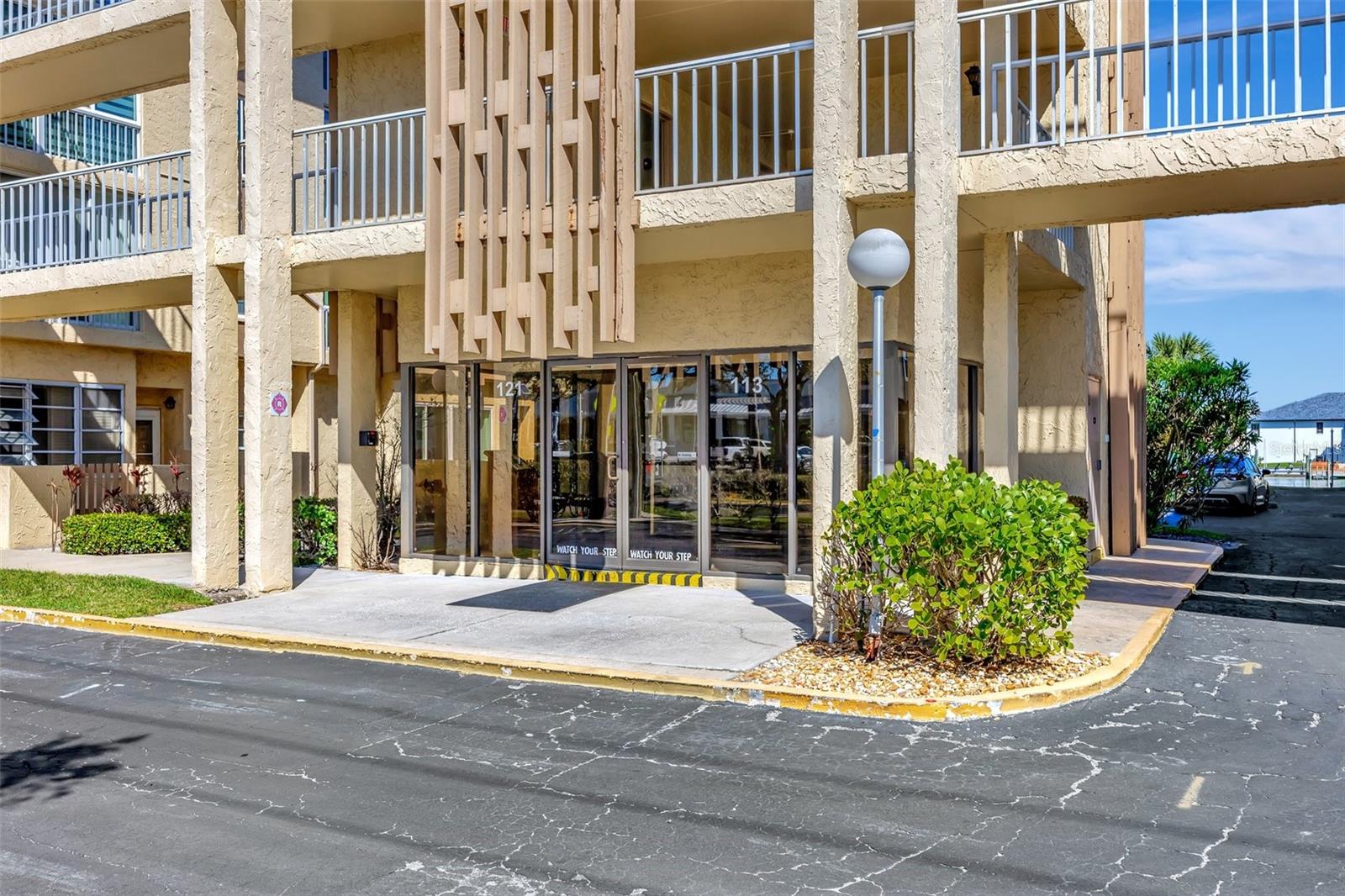 113 ISLAND WAY #241