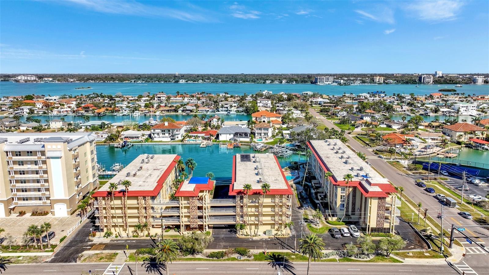 113 ISLAND WAY #241
