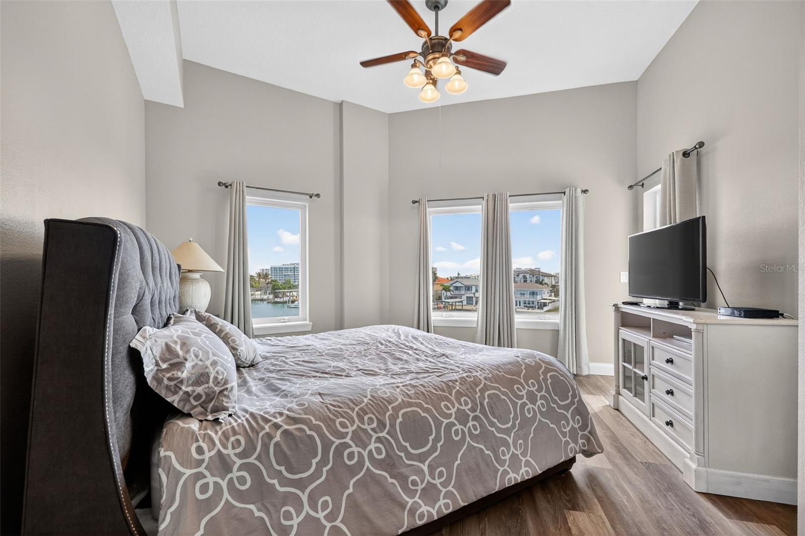 205 BRIGHTWATER DR #202