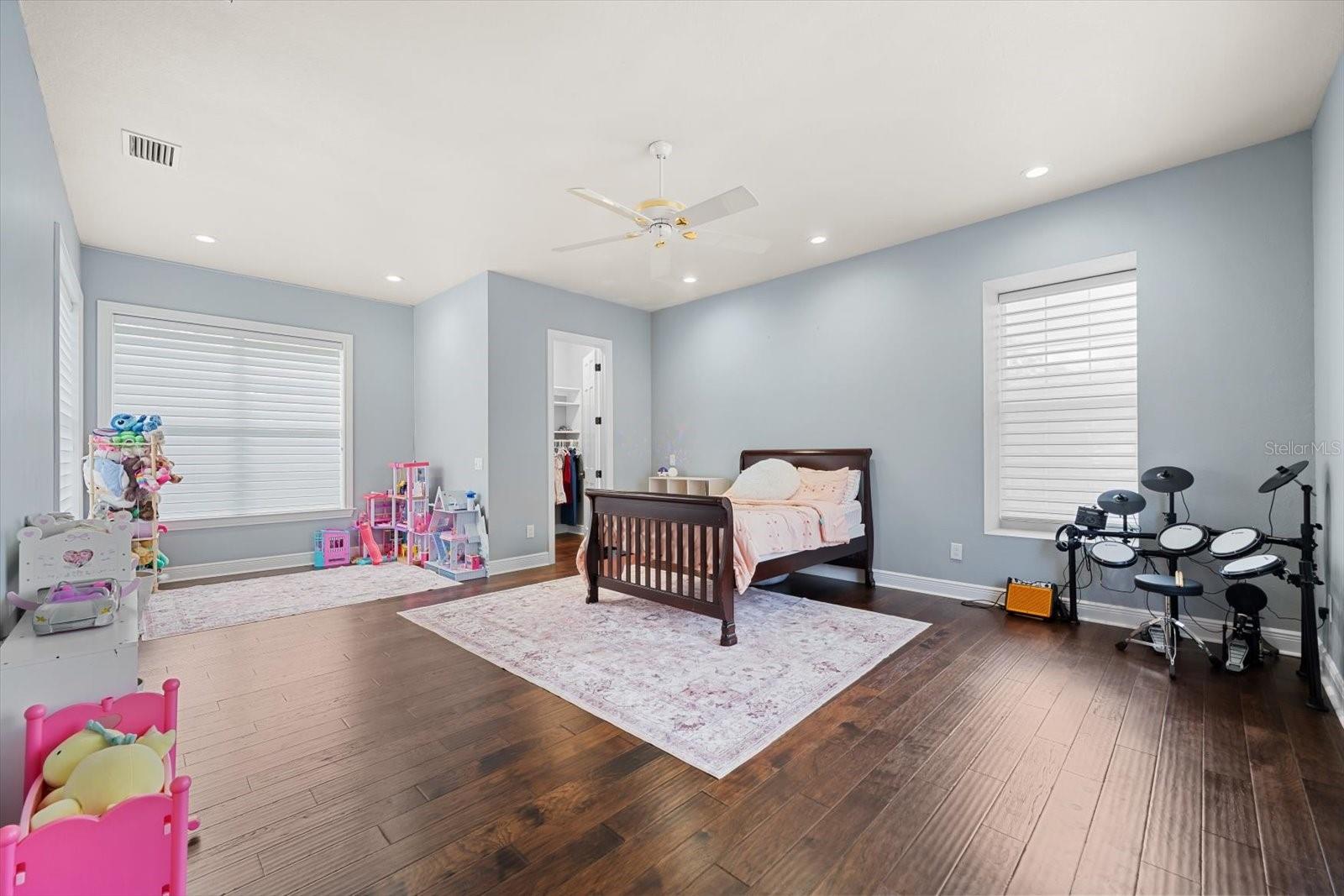 6413 MACLAURIN DR