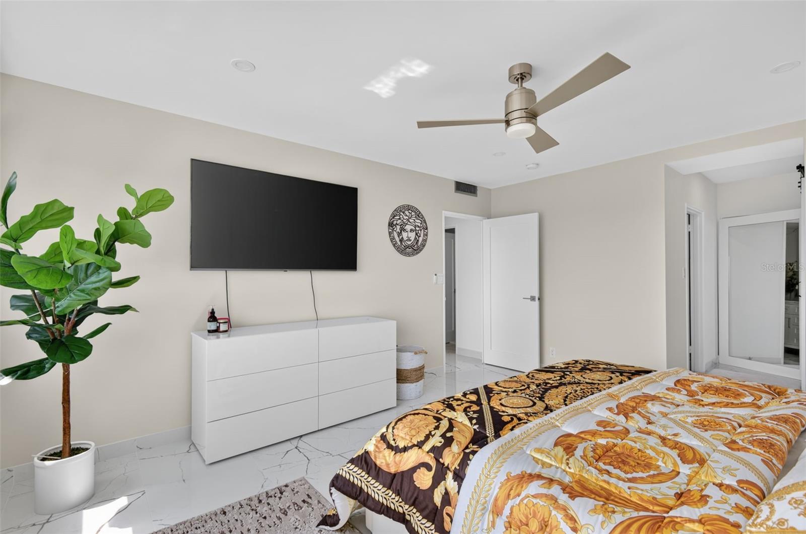 31 ISLAND WAY #508