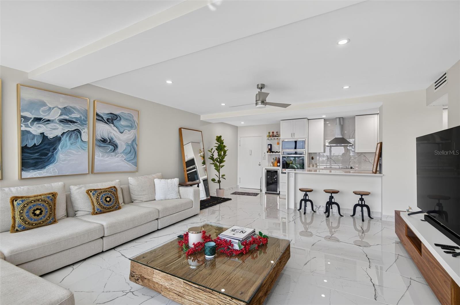 31 ISLAND WAY #508