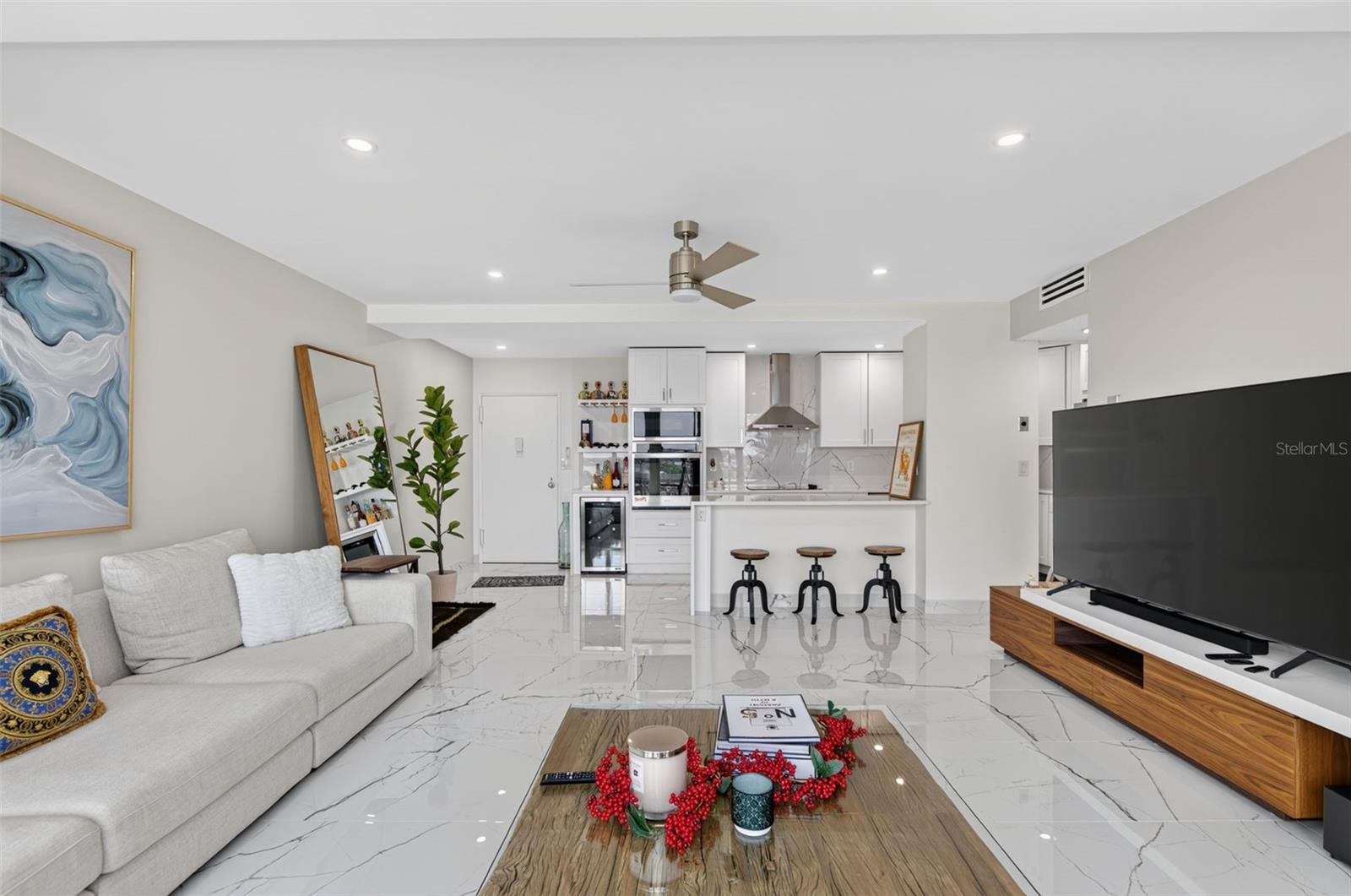 31 ISLAND WAY #508