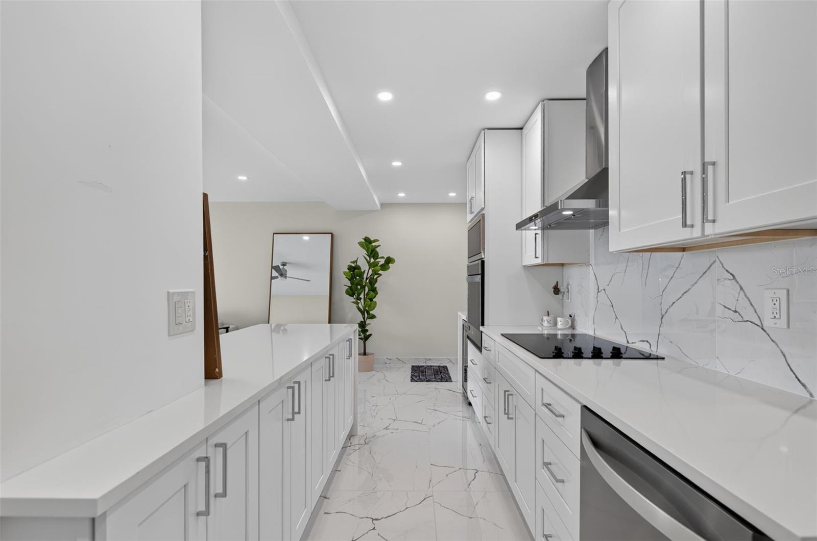 31 ISLAND WAY #508