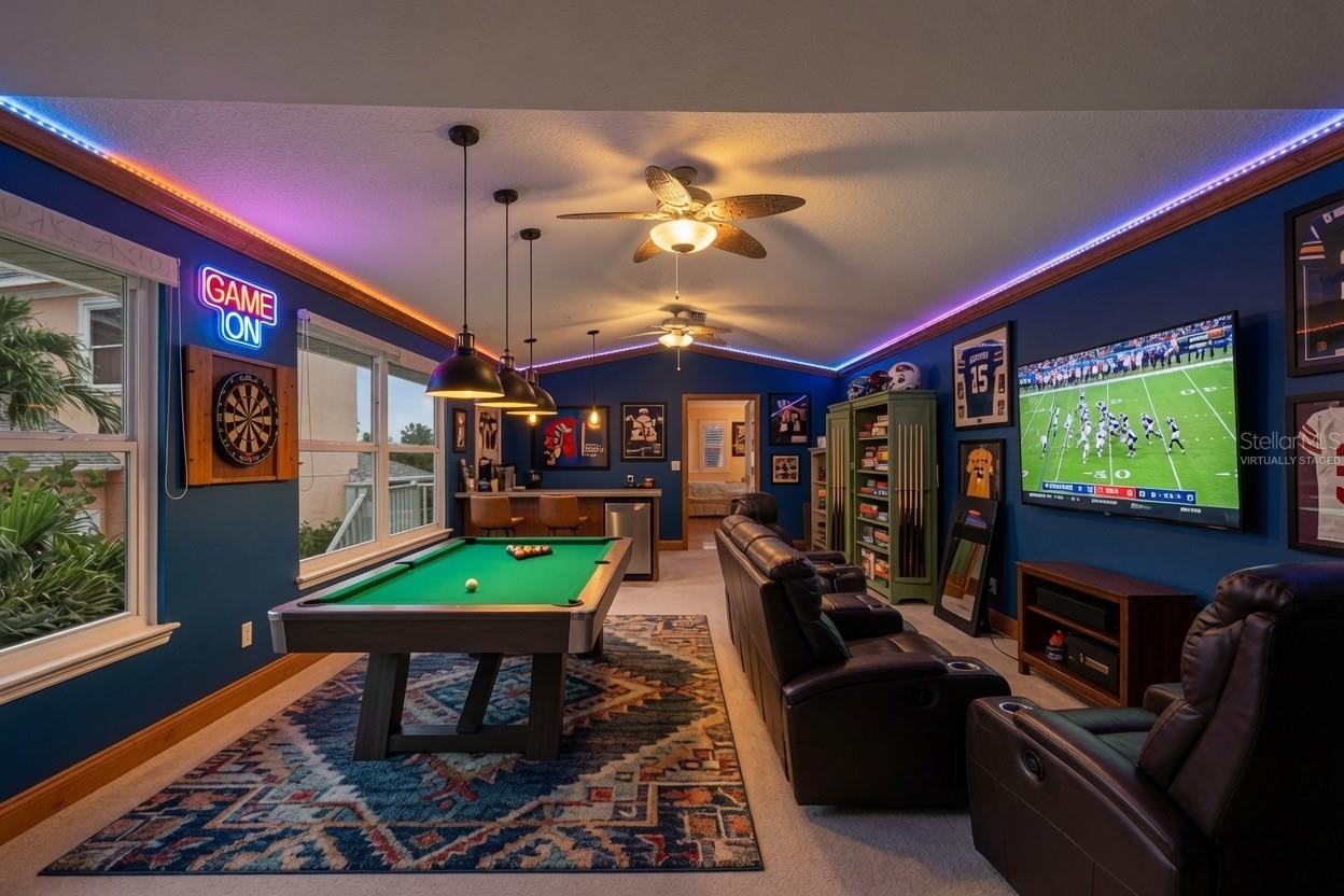 812 SNUG IS