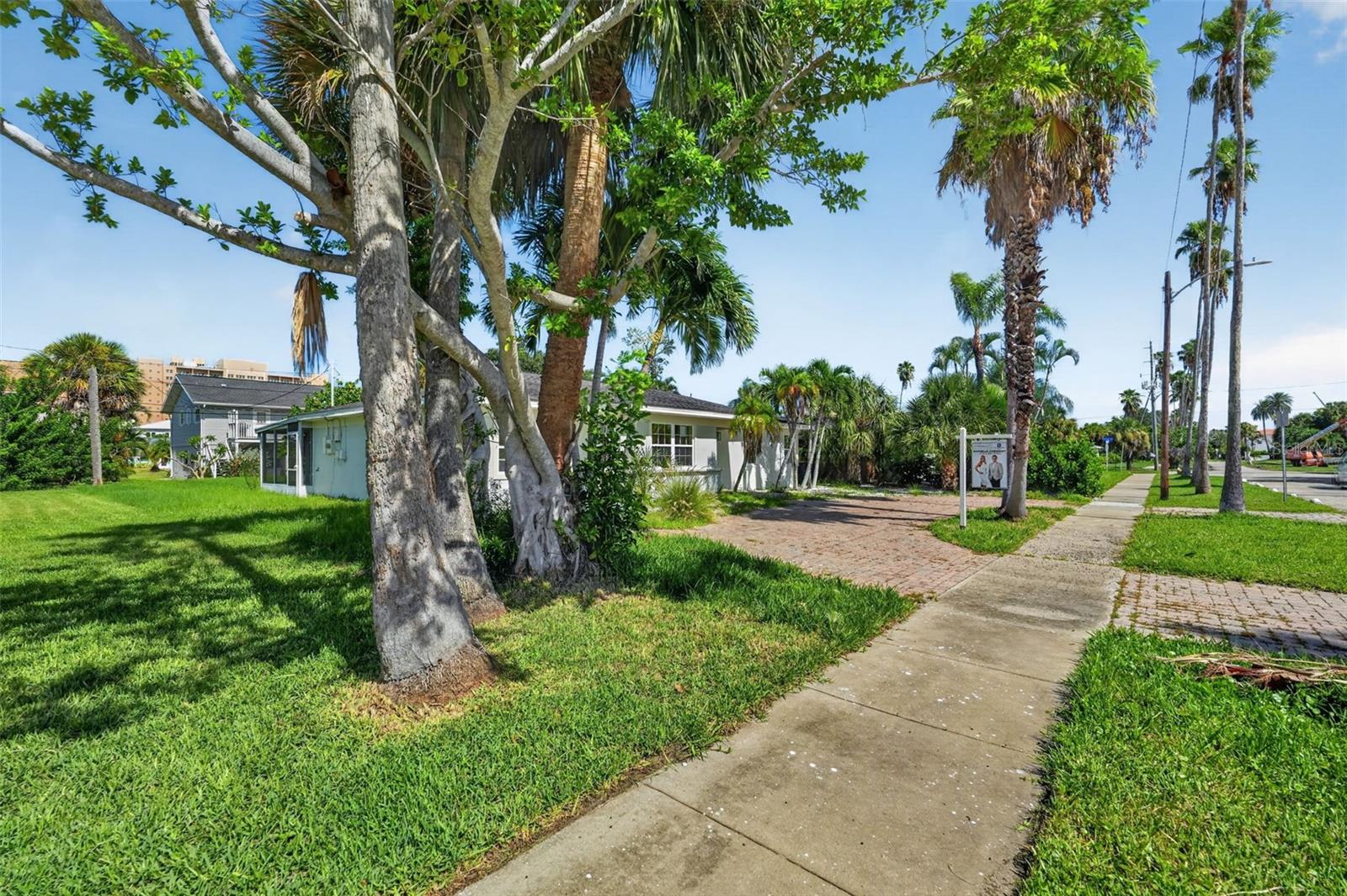 870 NARCISSUS AVE