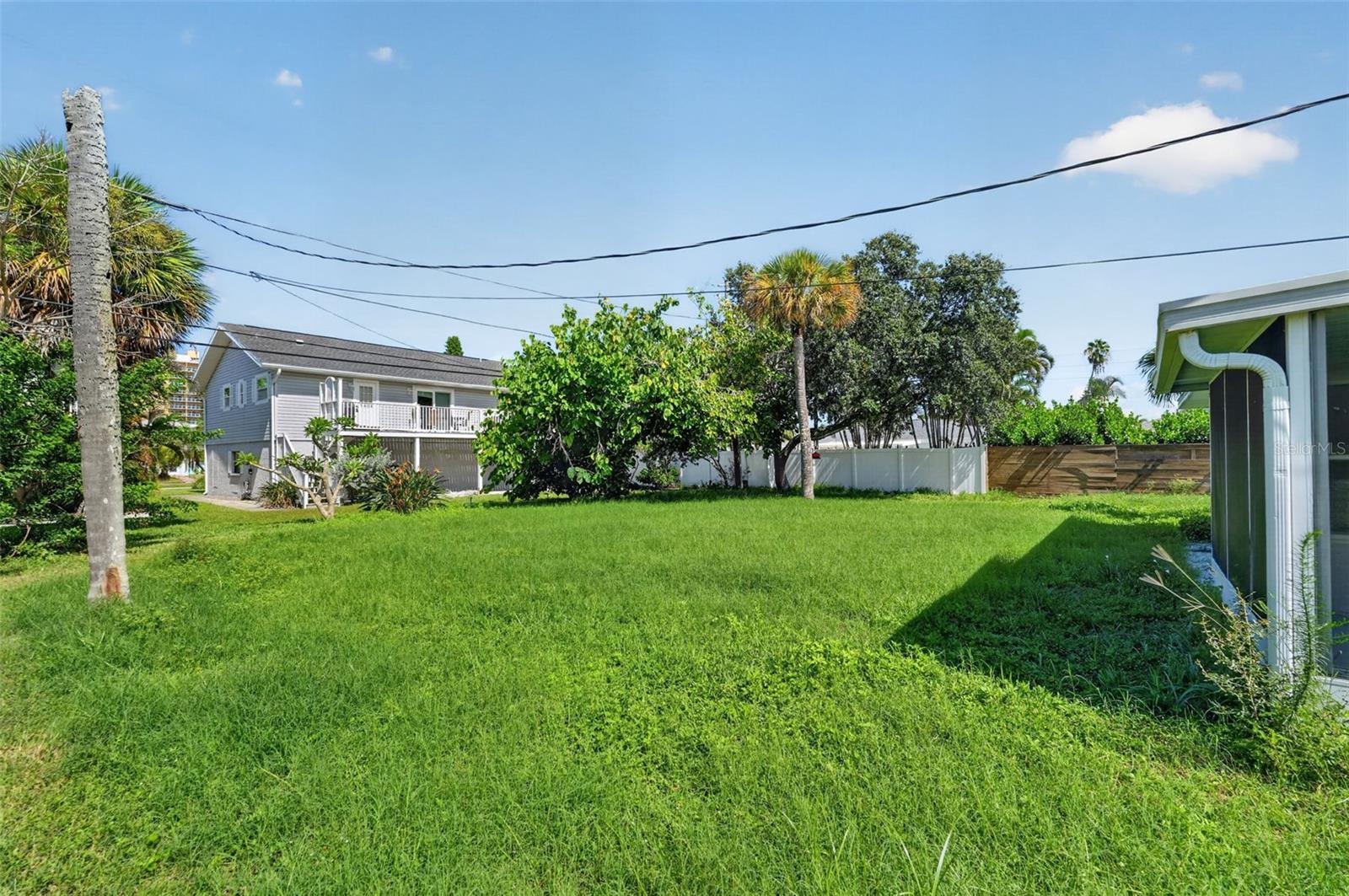870 NARCISSUS AVE