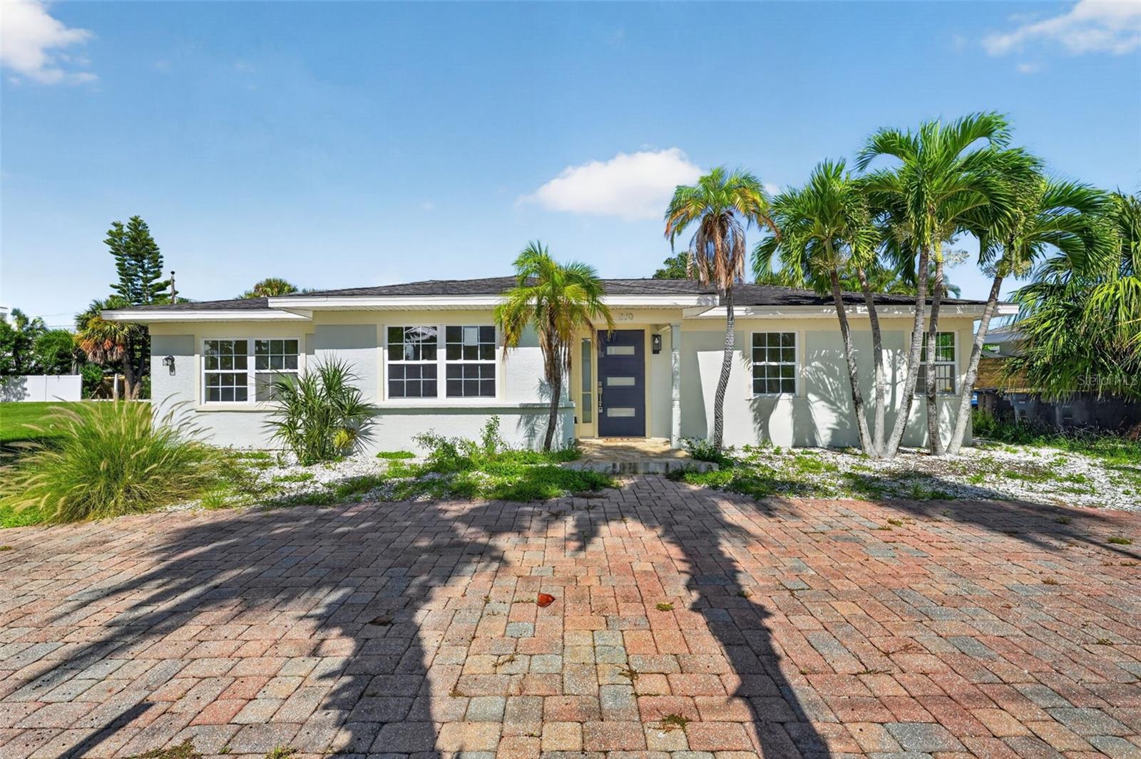 870 NARCISSUS AVE