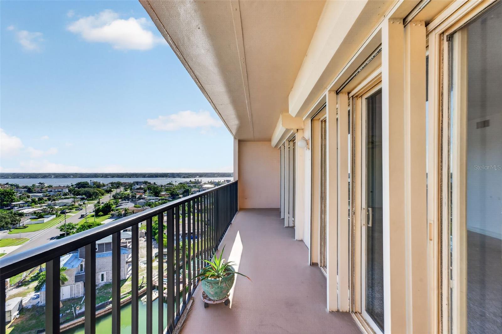 51 ISLAND WAY #1100