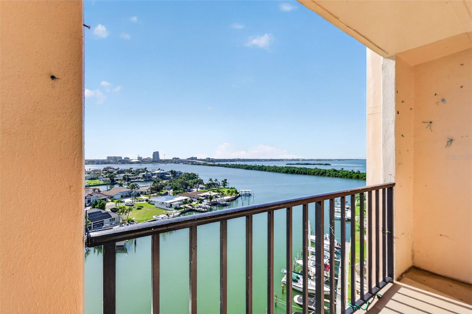 51 ISLAND WAY #1100