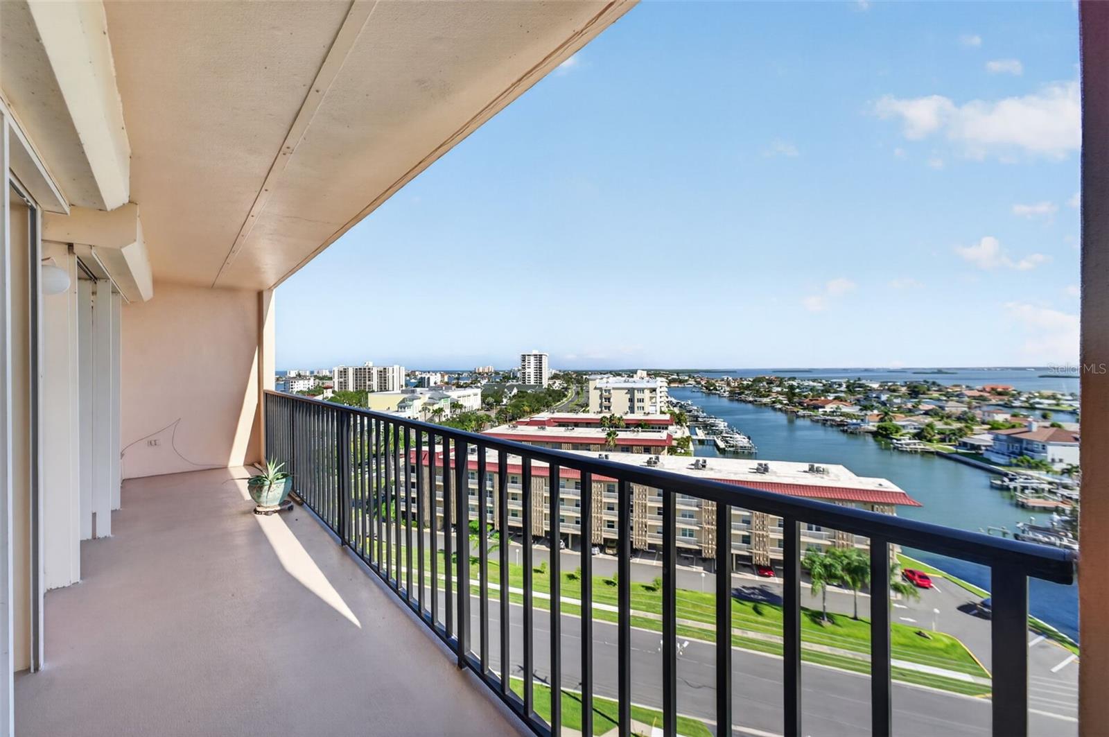 51 ISLAND WAY #1100