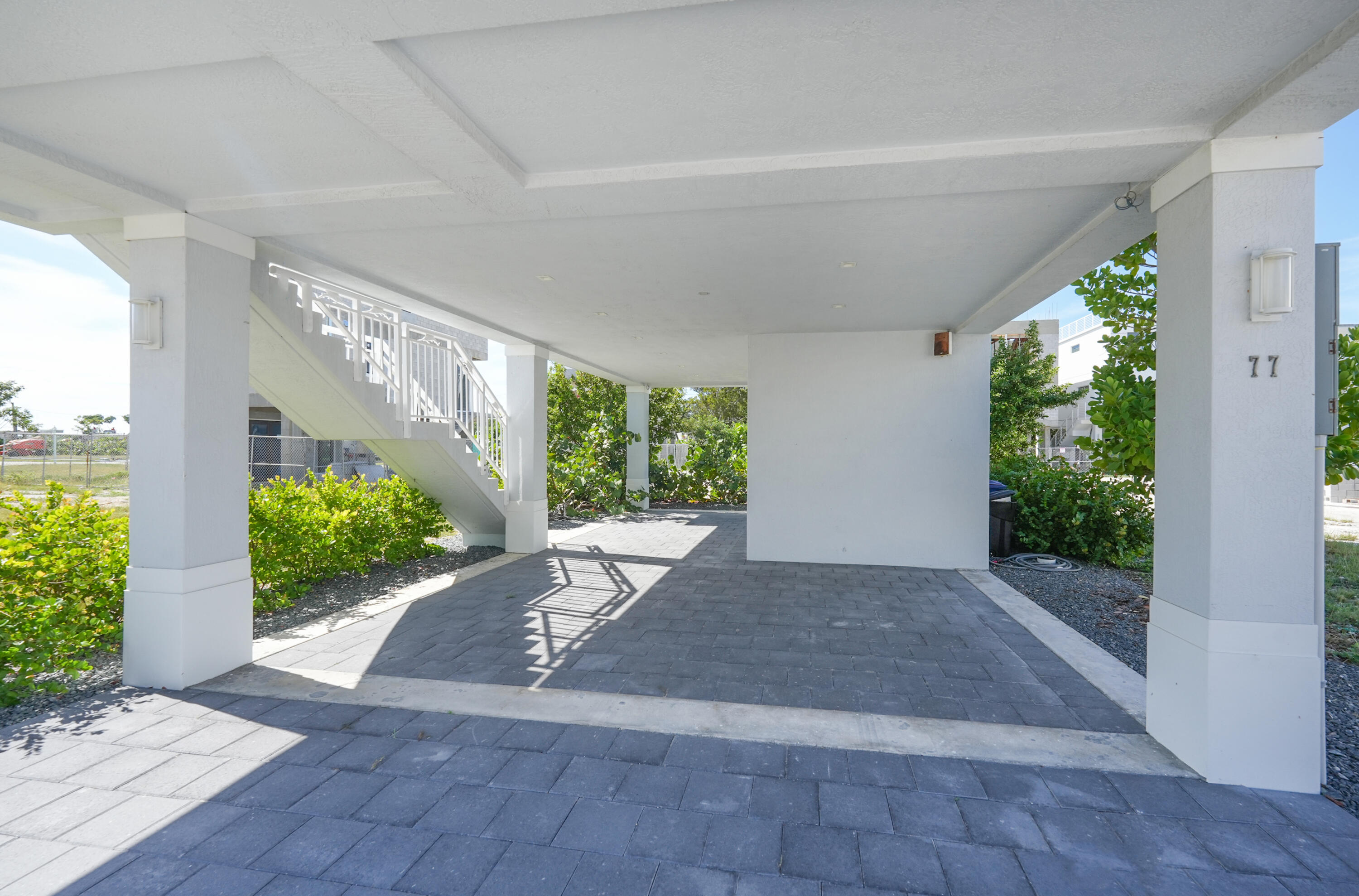 94825 Overseas Highway Unit: 77