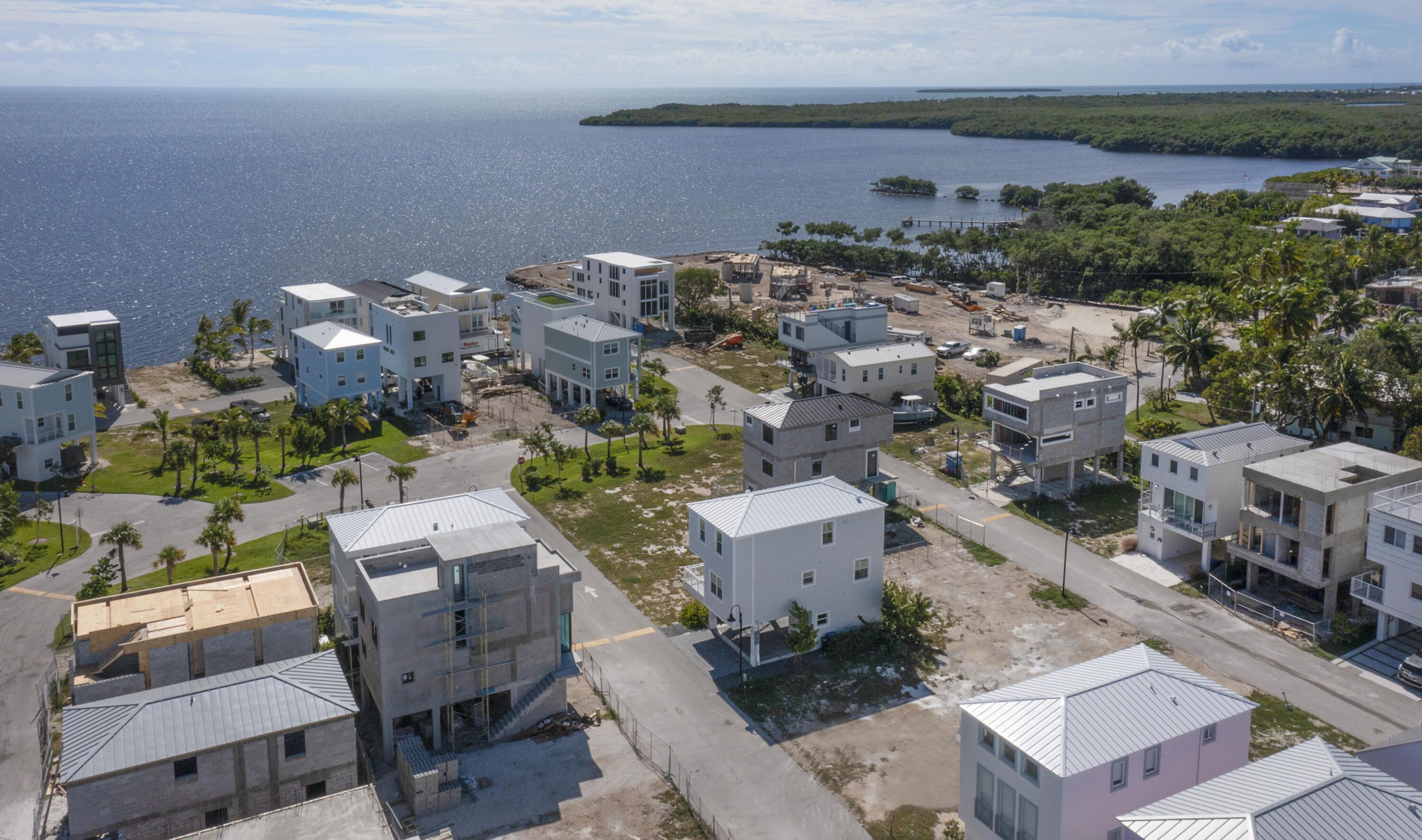 94825 Overseas Highway Unit: 77