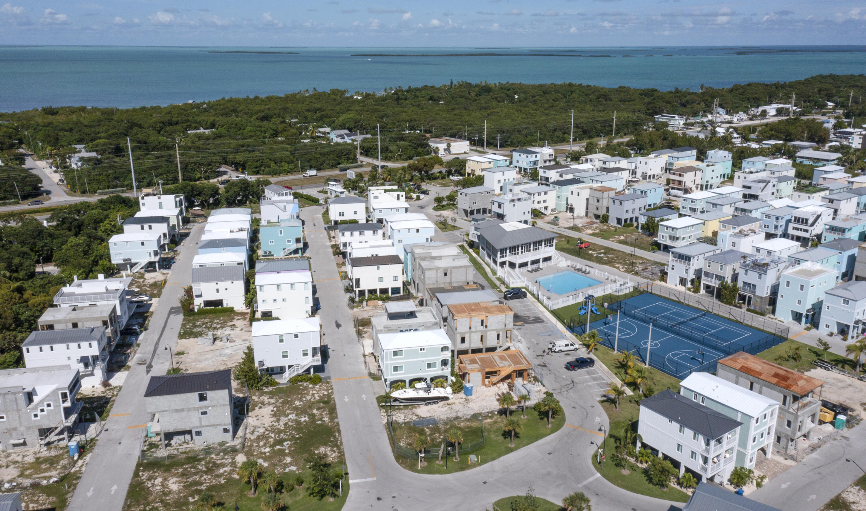 94825 Overseas Highway Unit: 77