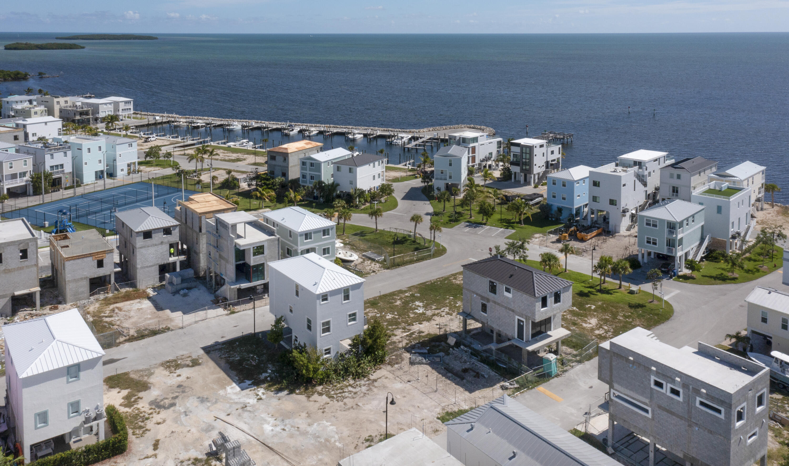 94825 Overseas Highway Unit: 77