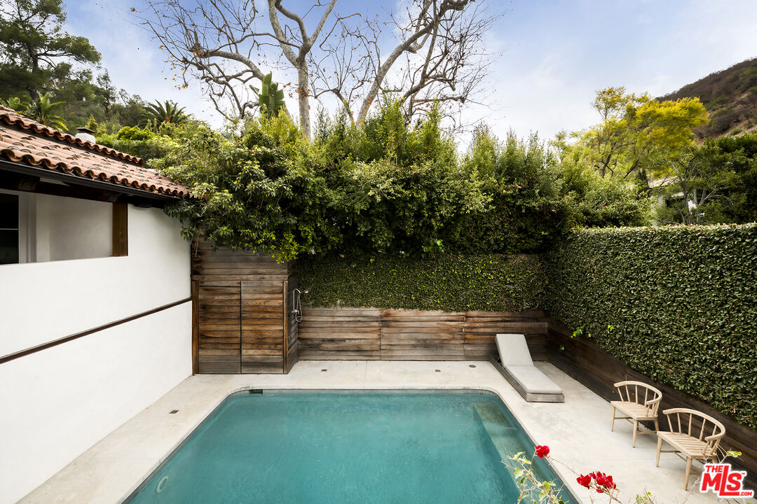 1359 N Beverly Dr
