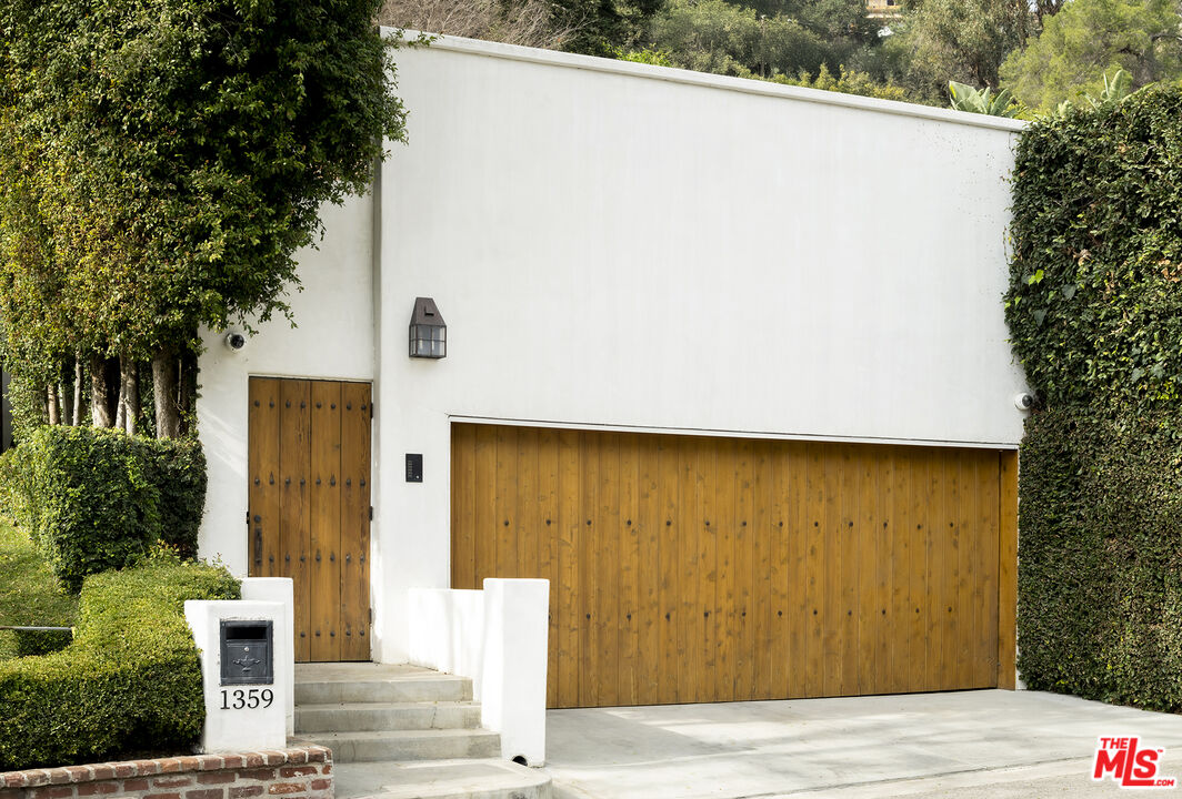 1359 N Beverly Dr