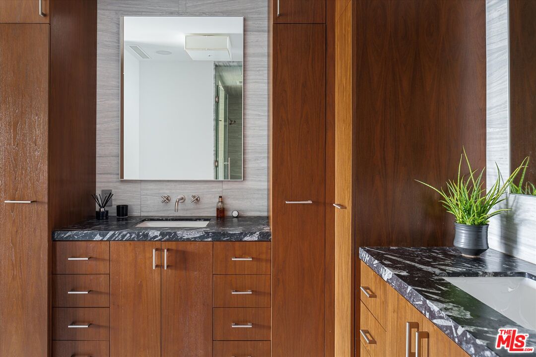 9255 Doheny Rd Unit: 2701