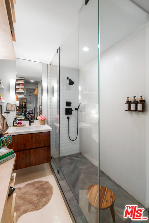 999 N Doheny Dr Unit: 811