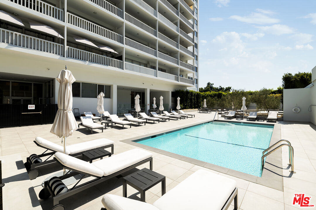 999 N Doheny Dr Unit: 811