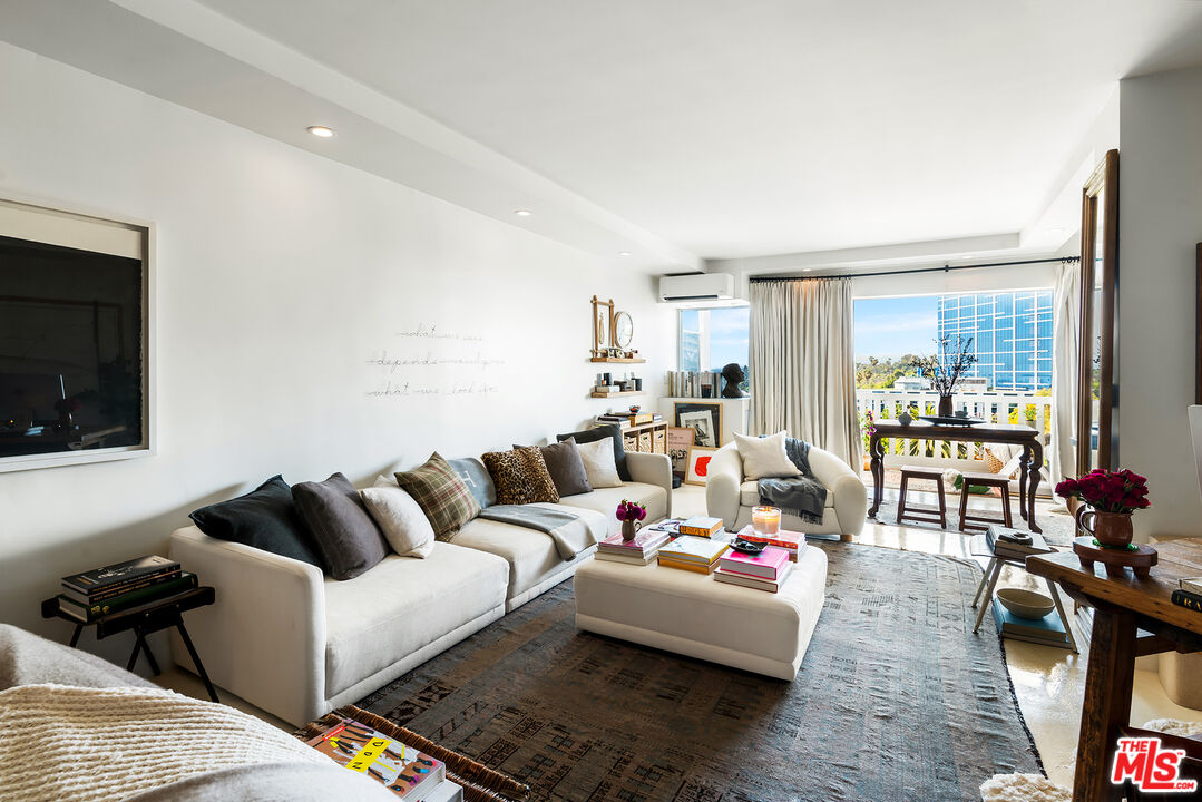 999 N Doheny Dr Unit: 811