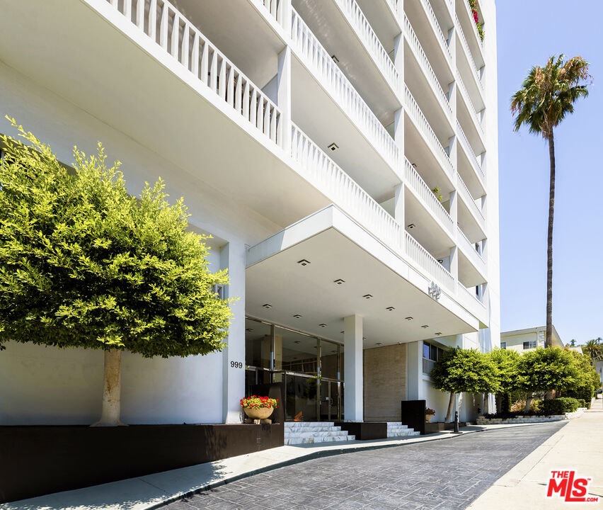 999 N Doheny Dr Unit: 811