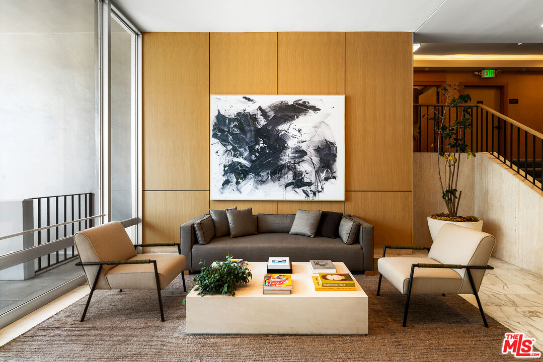 999 N Doheny Dr Unit: 811