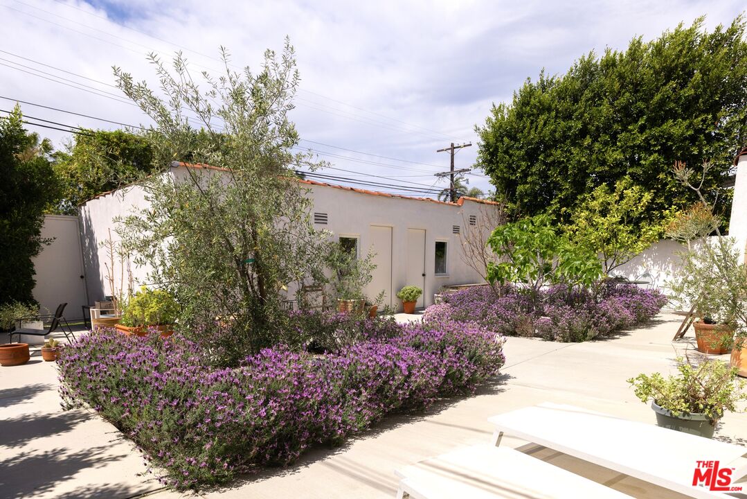 1111 S Crescent Heights Blvd