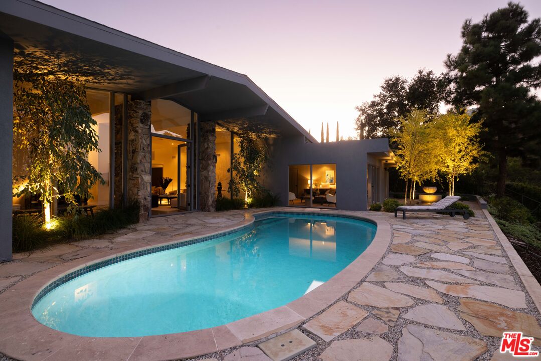 8559 Edwin Dr