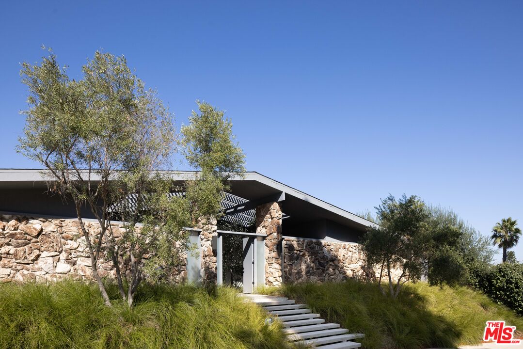 8559 Edwin Dr