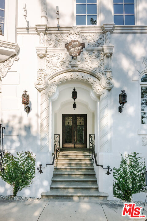 1302 N Sweetzer Ave Unit: 403