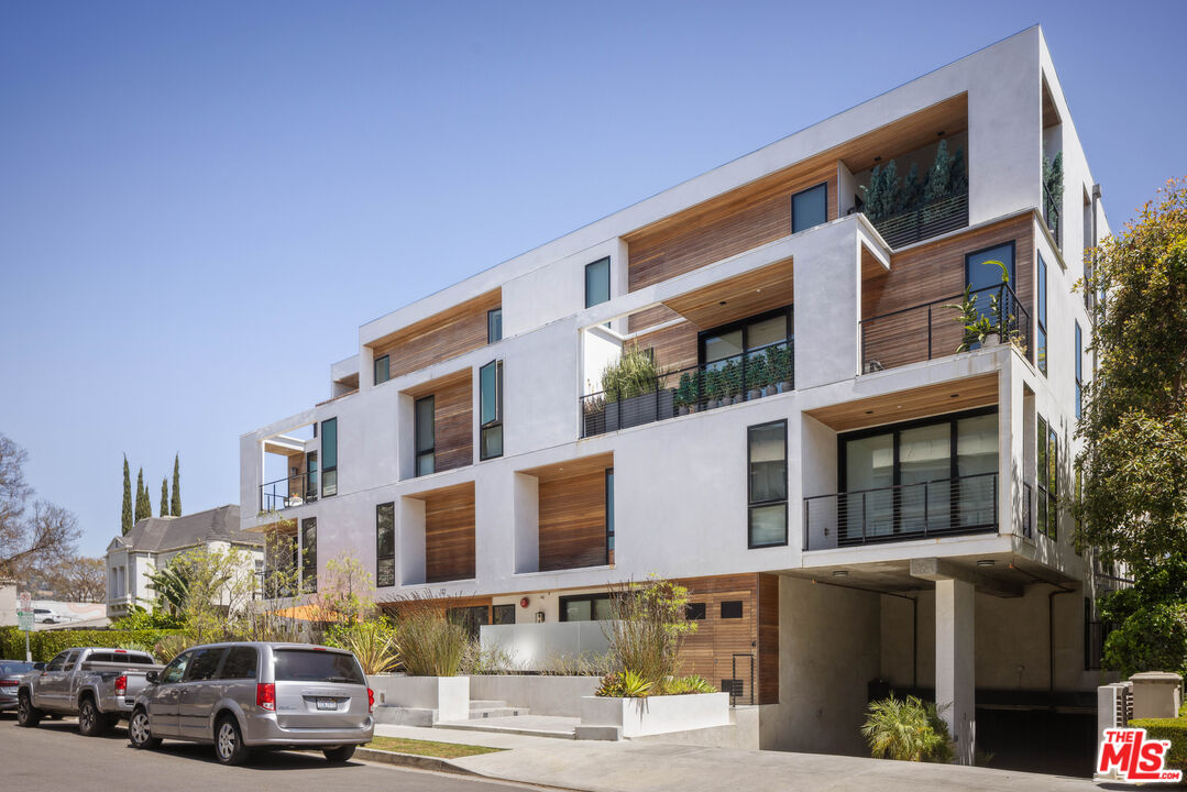 132 N Swall Dr Unit: 101