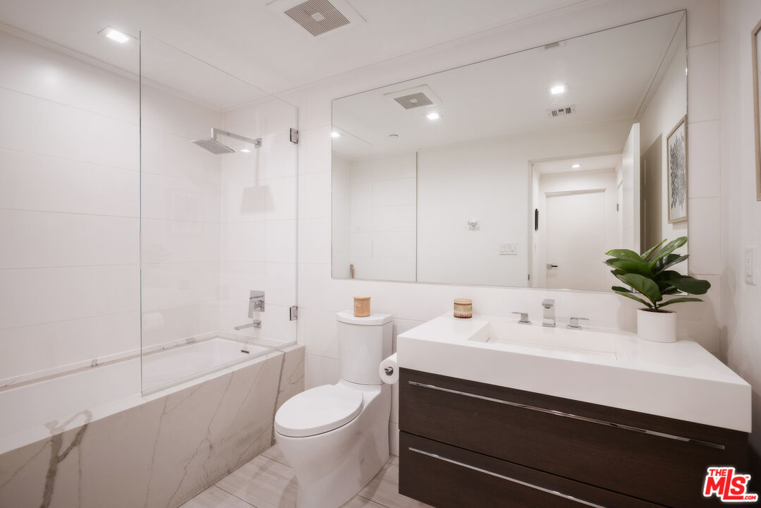 132 N Swall Dr Unit: 101