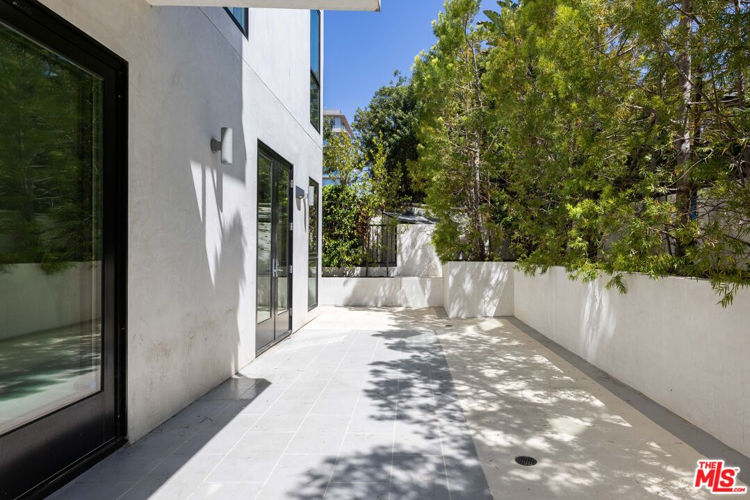 132 N Swall Dr Unit: 101