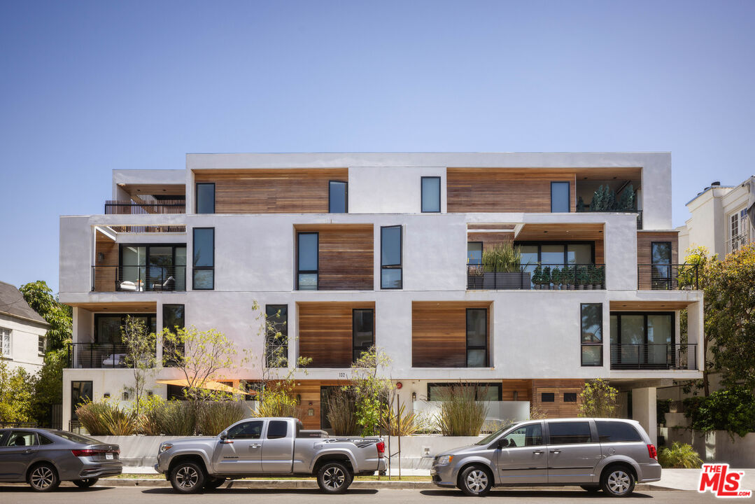 132 N Swall Dr Unit: 101