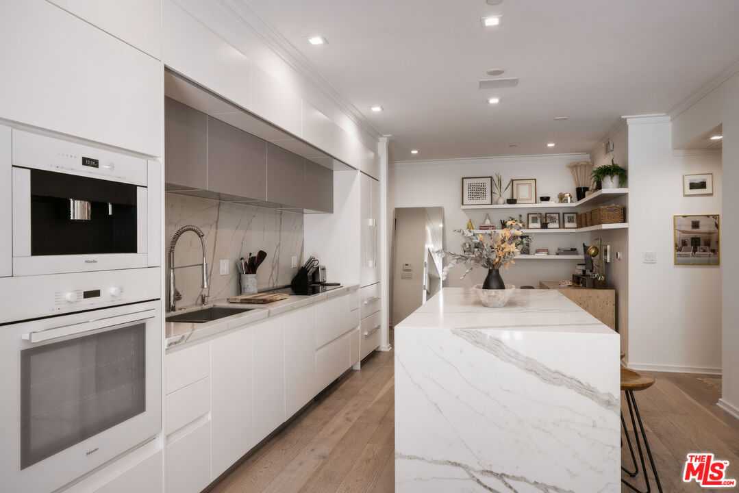 132 N Swall Dr Unit: 101