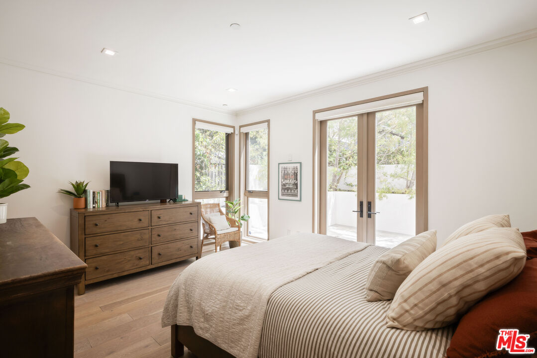 132 N Swall Dr Unit: 101