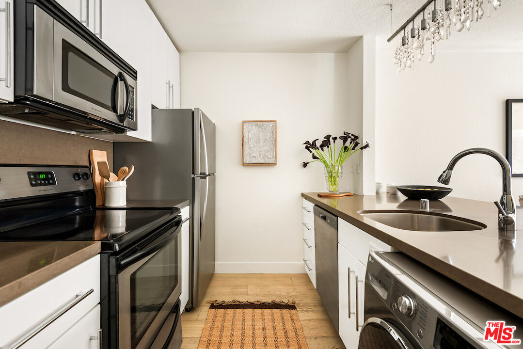 141 S Clark Dr Unit: 216