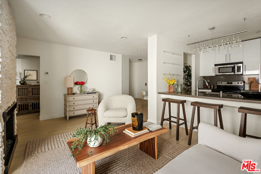 141 S Clark Dr Unit: 216