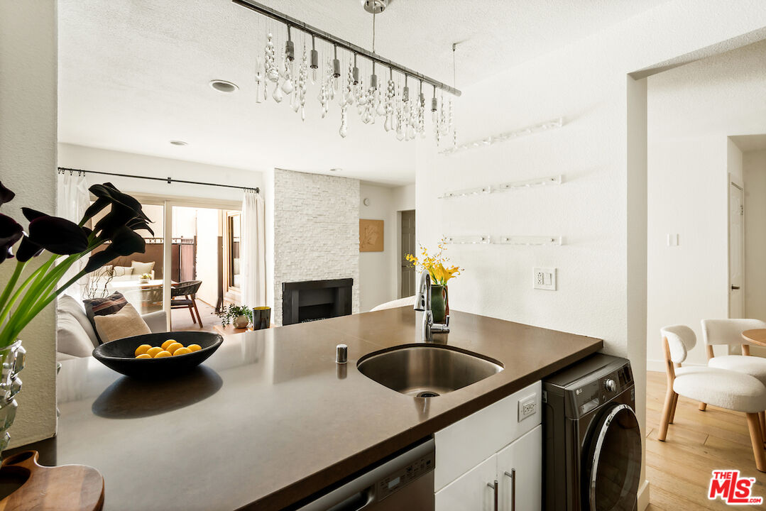 141 S Clark Dr Unit: 216