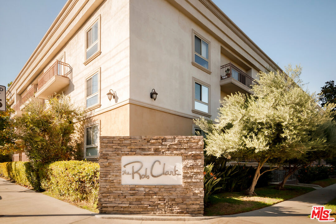 141 S Clark Dr Unit: 216