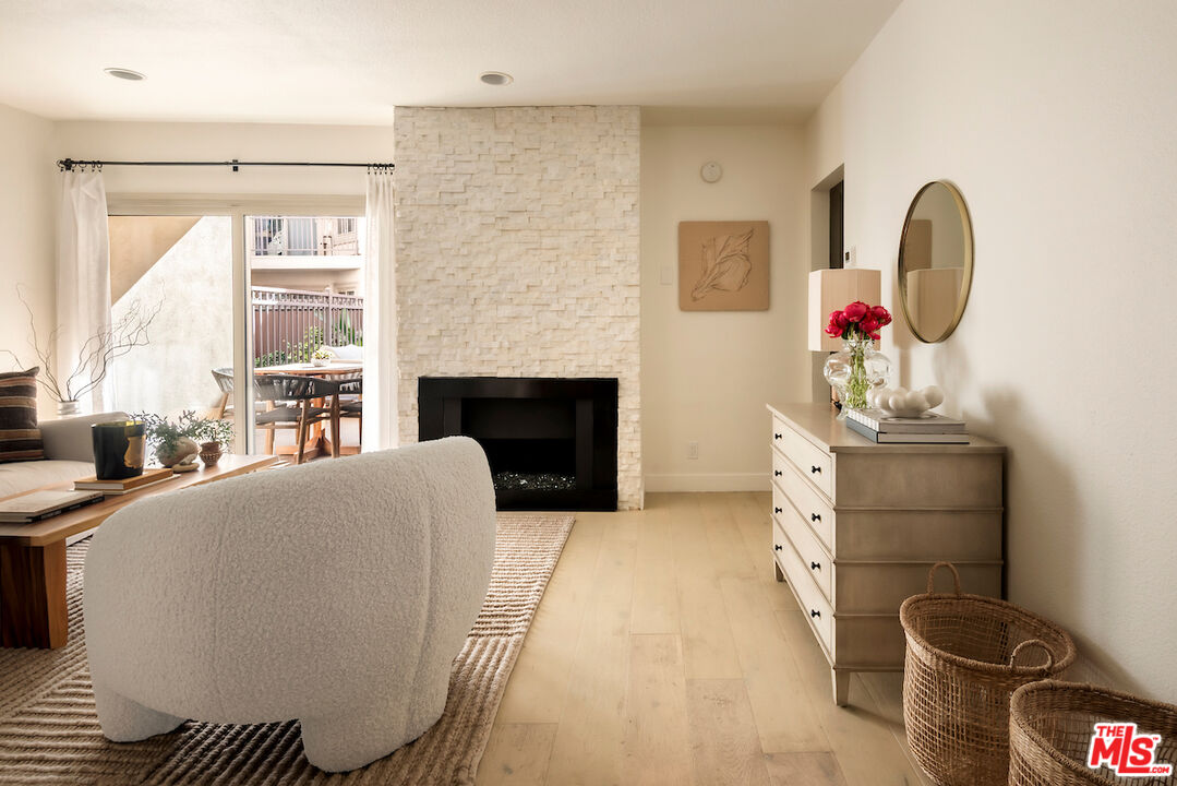 141 S Clark Dr Unit: 216