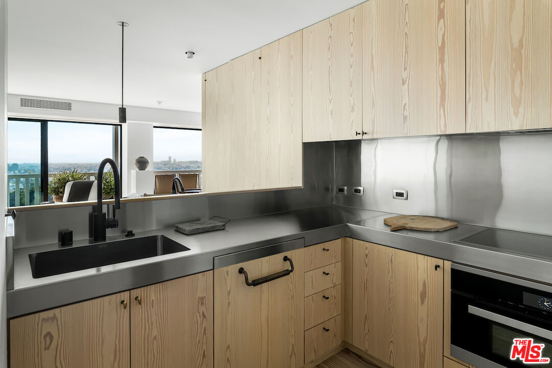 999 N Doheny Dr Unit: 510