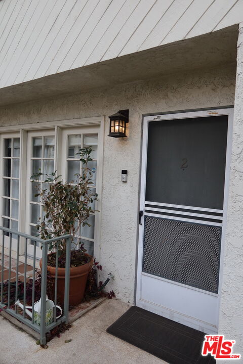 944 Palm Ave Unit: 2
