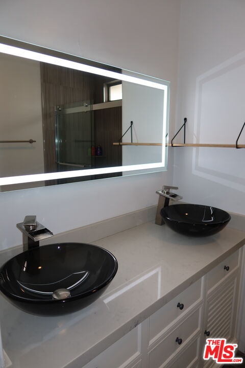 944 Palm Ave Unit: 2